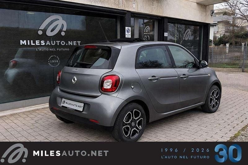 Usata Smart ForFour 71 CV (52 kW) 2019 Grigio Utilitaria