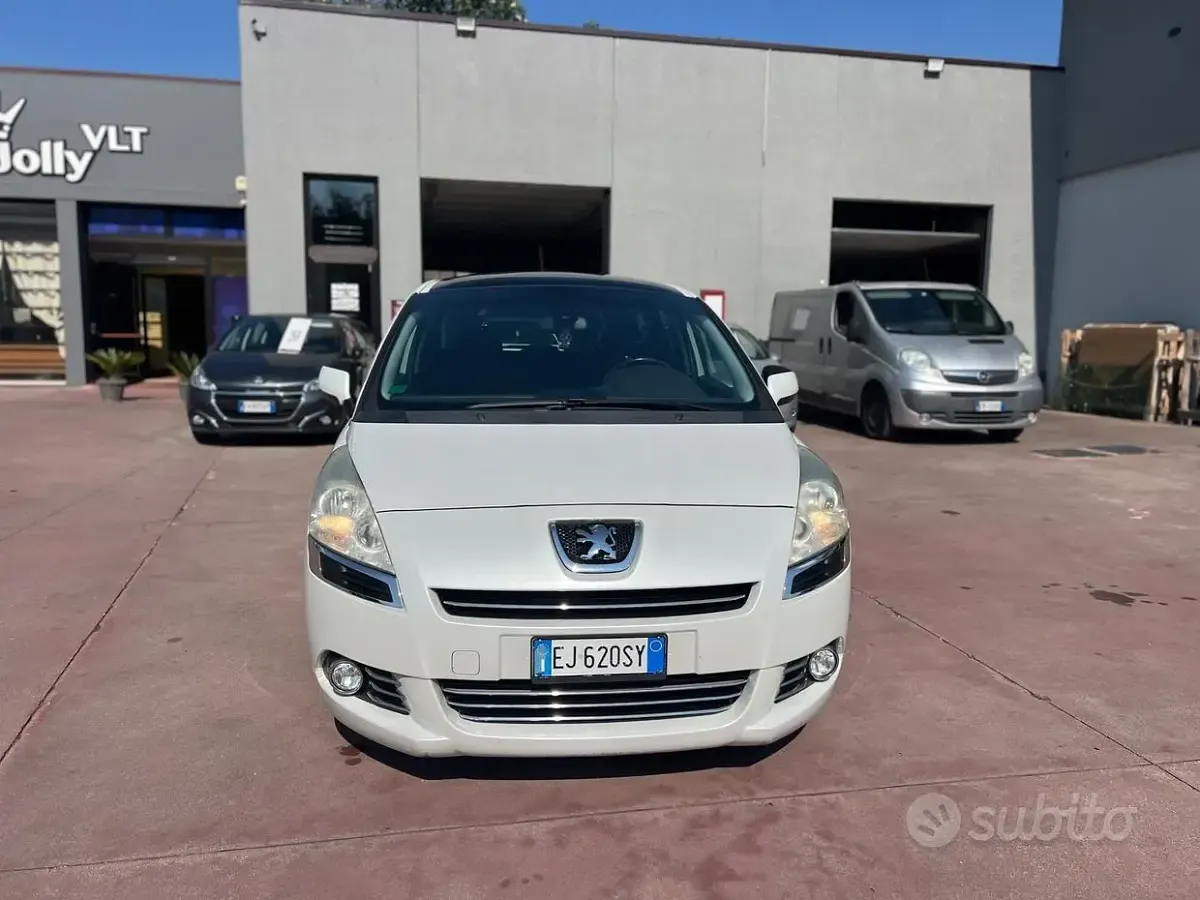 Usata Peugeot 5008 Family 112 CV (82 kW) 2011 Bianco Monovolume