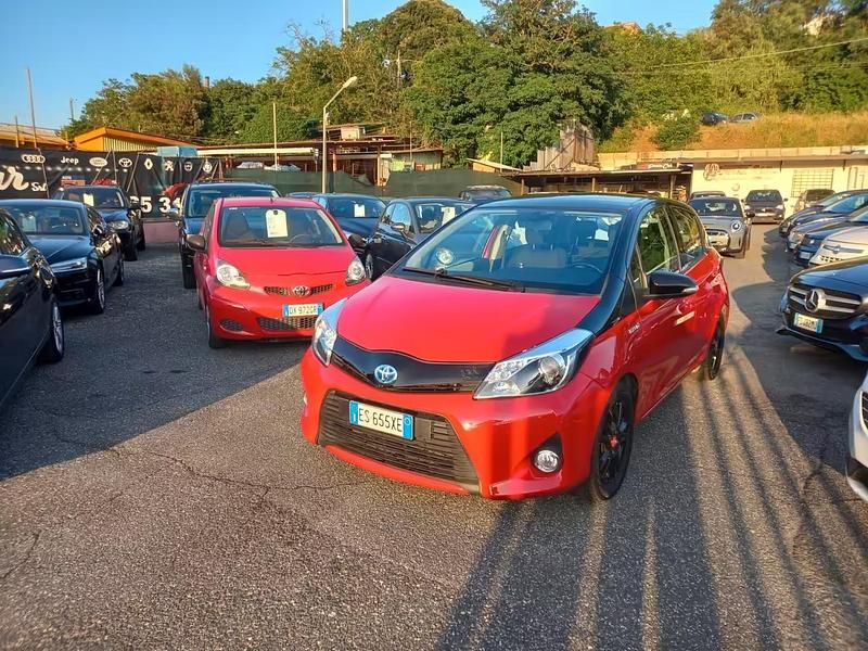Usata Toyota Yaris Hybrid Style 75 CV (55 kW) 2013 Rosso Berlina