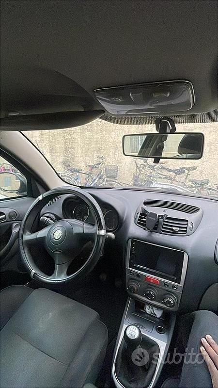 Usata Alfa Romeo 147 115 CV (84 kW) 2005 Nero Utilitaria