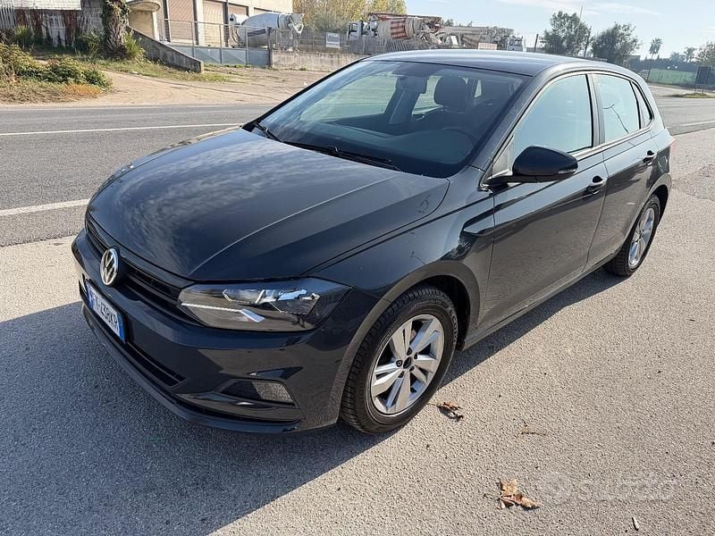 Grigio Usata 2019 VW Polo Comfortline Tre volumi | 8400 € (Super prezzo) - Immagine 1/4
