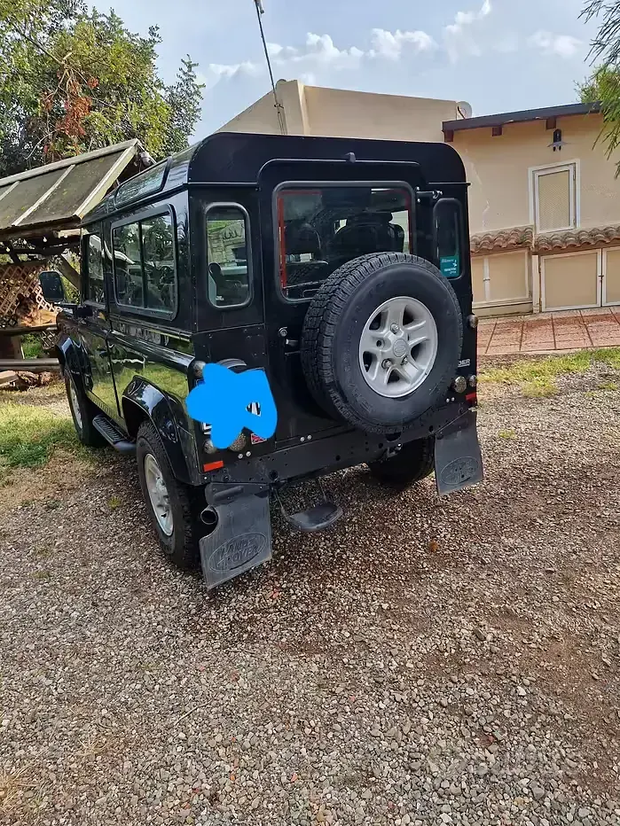Usata Land Rover Defender 122 CV (89 kW) 2009 Nero SUV