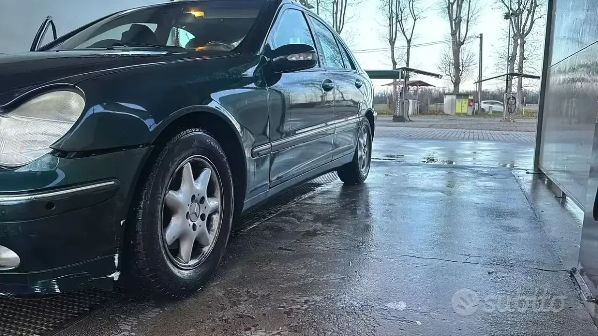 Usata Mercedes C200 163 CV (119 kW) 2009 Verde Berlina