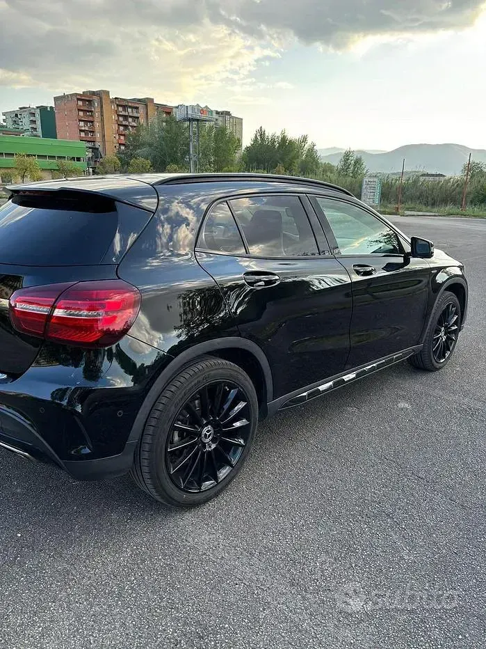 Usata Mercedes GLA200 136 CV (100 kW) 2019 Nero SUV