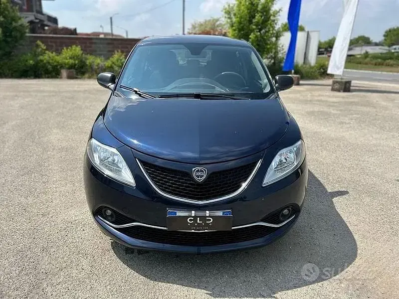 Usata Lancia Ypsilon Gold 69 CV (50 kW) 2018 Blu/azzurro Utilitaria