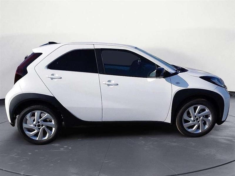 Nuova Toyota Aygo X Active 72 CV (52 kW) 2026 Bianco SUV