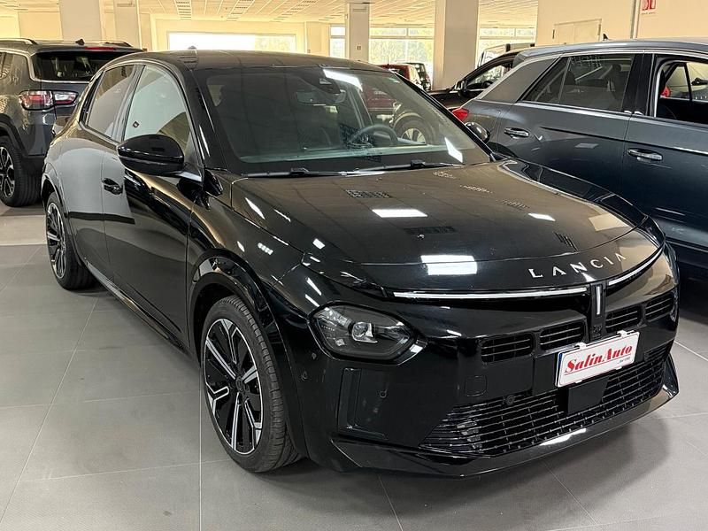 Usata Lancia Ypsilon 100 CV (73 kW) 2025 Nero Utilitaria