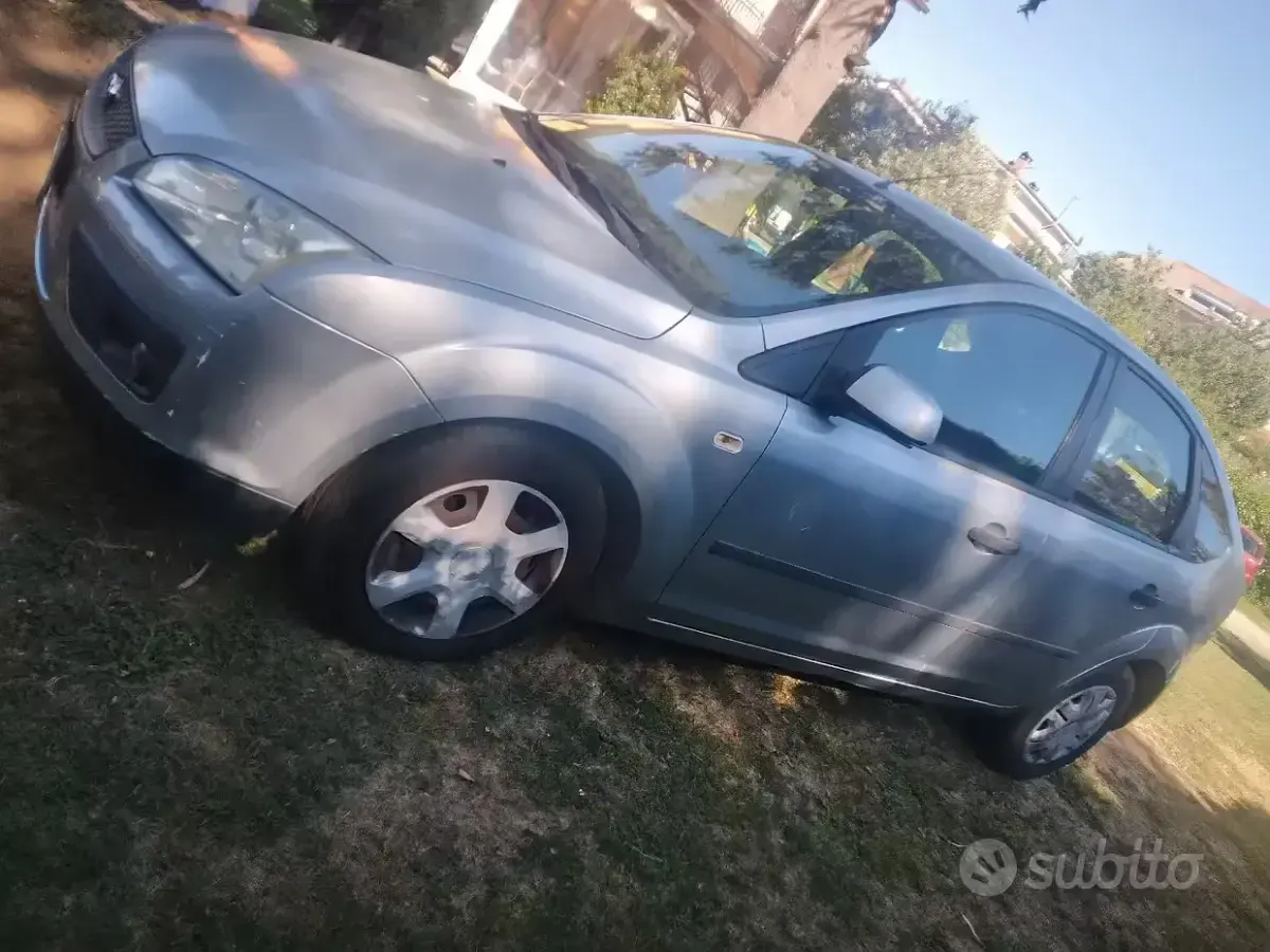 Usata Ford Focus 90 CV (66 kW) 2005 Grigio Berlina