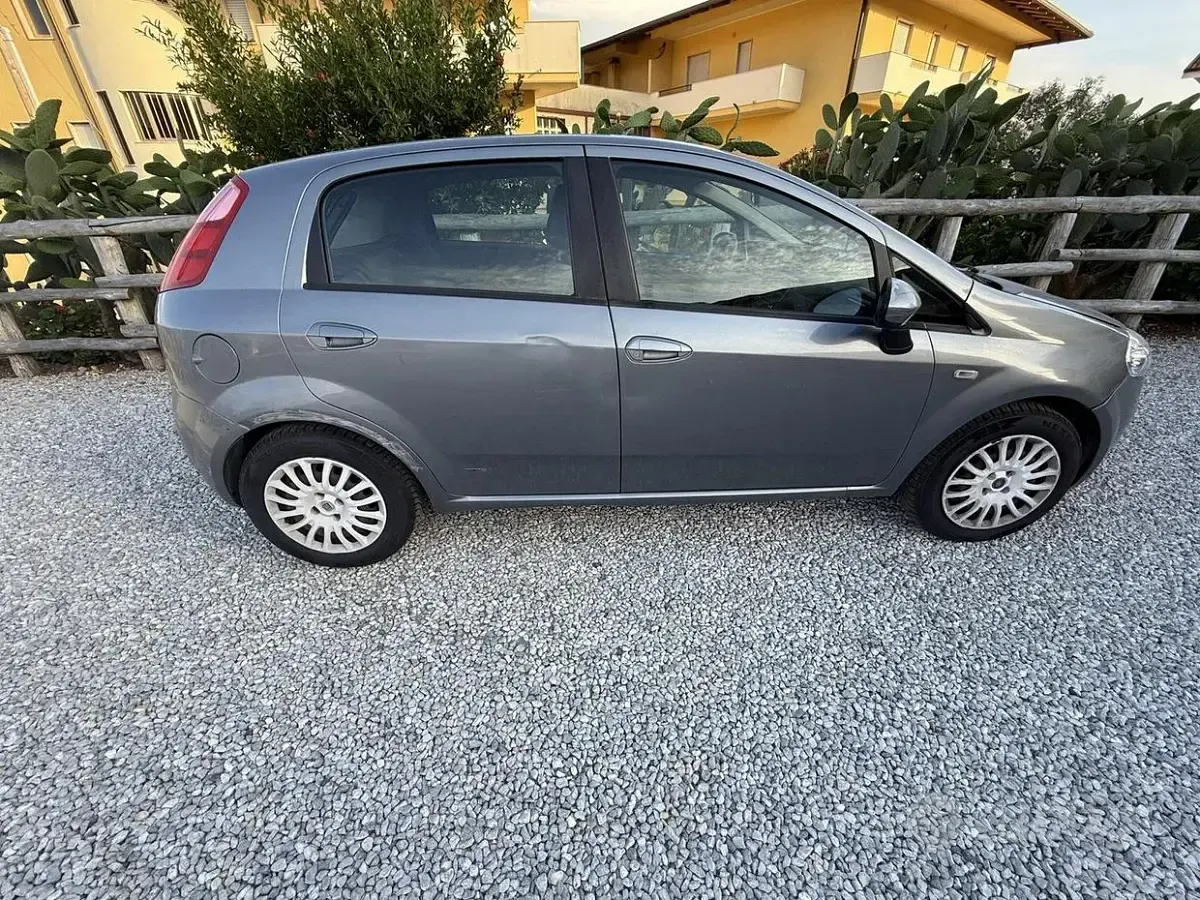Usata Fiat Grande Punto 90 CV (66 kW) 2006 Grigio Utilitaria