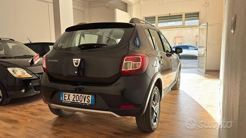 Usata Dacia Sandero Stepway 90 CV (66 kW) 2014 Nero Berlina