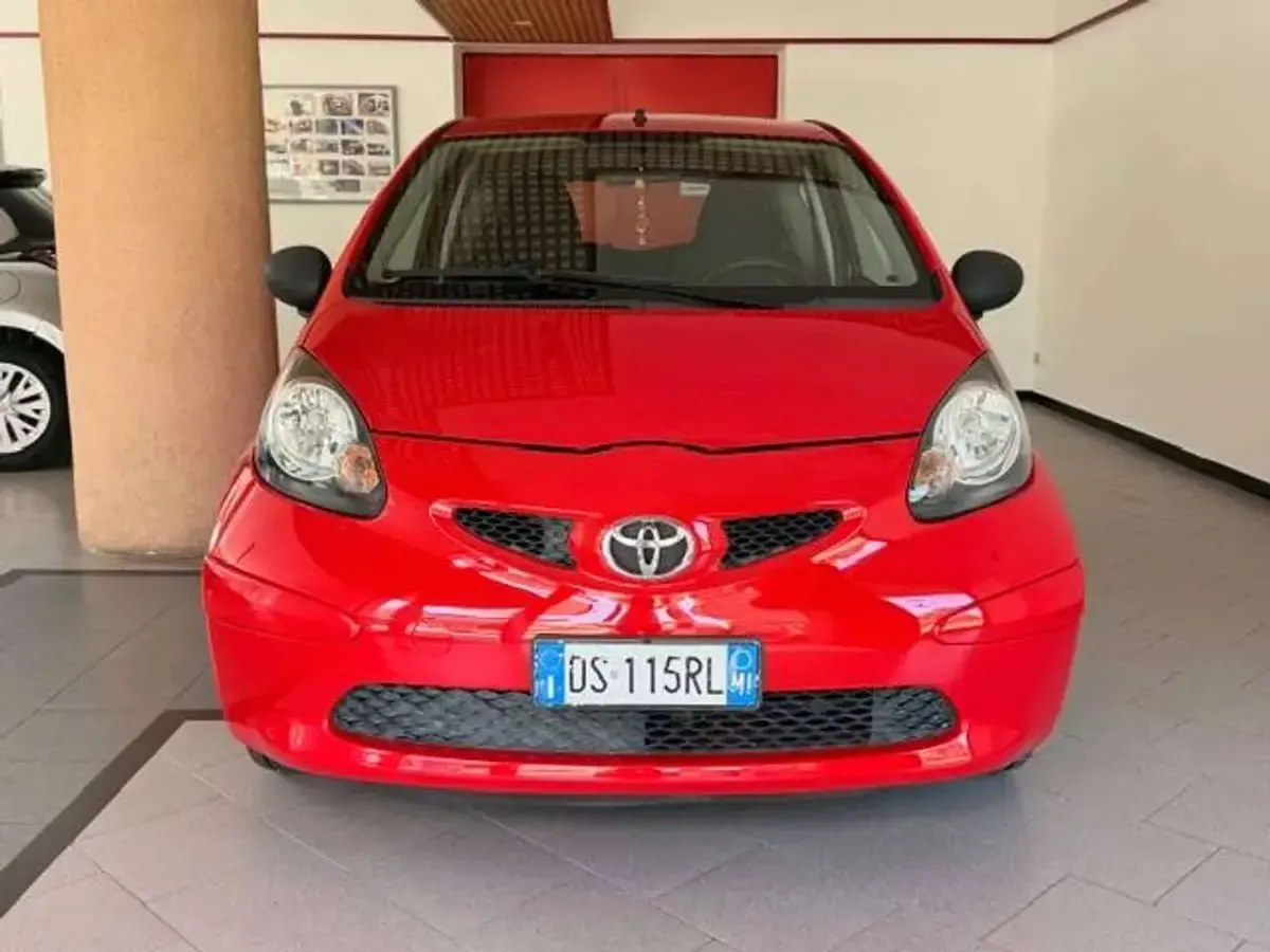 Usata Toyota Aygo 68 CV (50 kW) 2009 Rosso Utilitaria