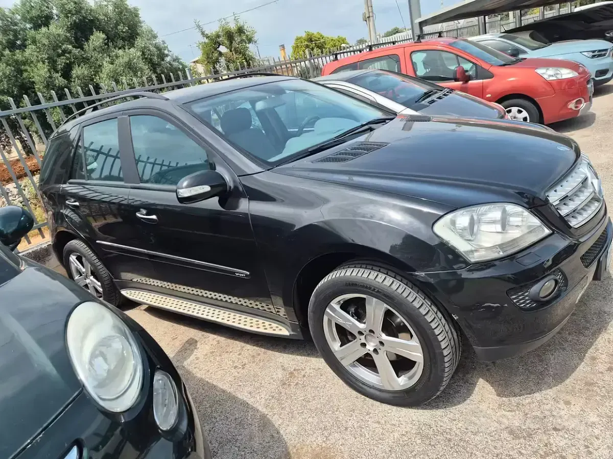 Usata Mercedes ML320 224 CV (164 kW) 2008 Nero SUV