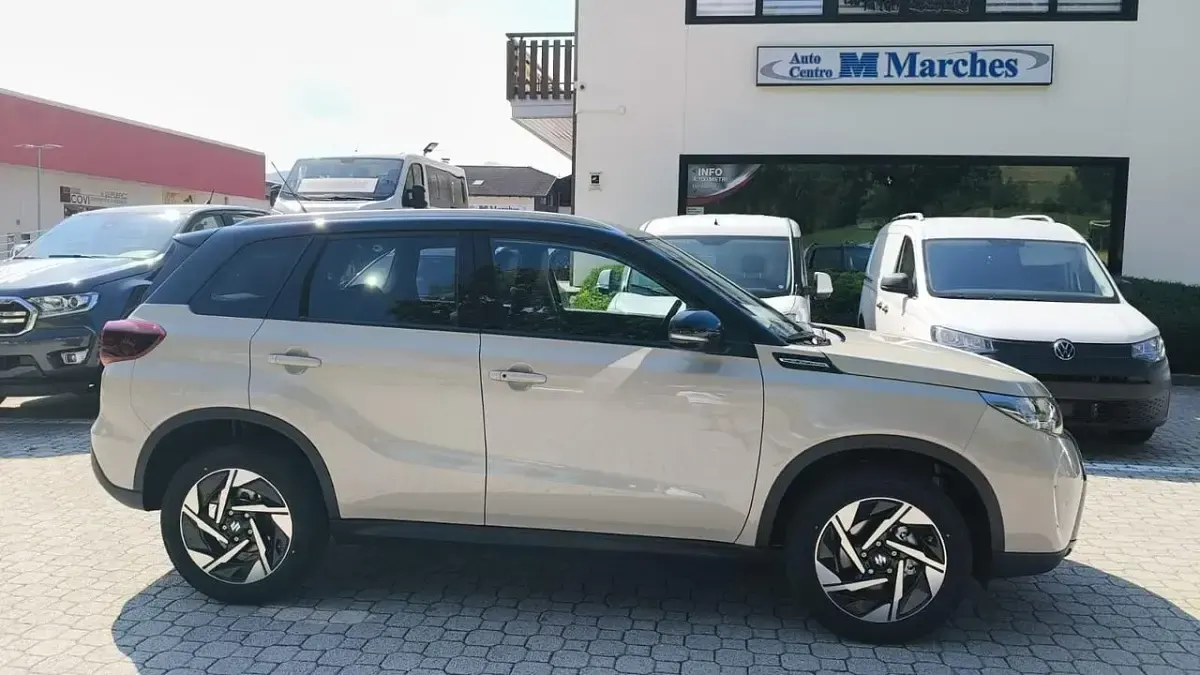 Nuova Suzuki Vitara 110 CV (80 kW) 2026 Beige SUV
