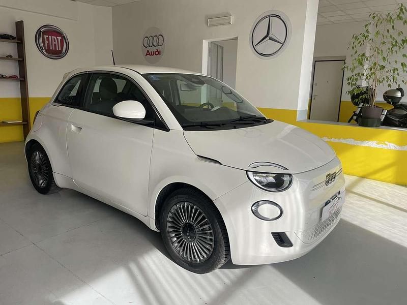 Usata Fiat 500e Passion 42 kW (58 CV) 2020 Blu/azzurro Utilitaria