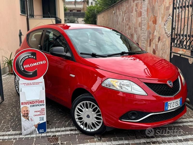 Rosso Usata 2016 Lancia Ypsilon Platinum Due volumi | 7350 € (Buon prezzo) - Immagine 1/4