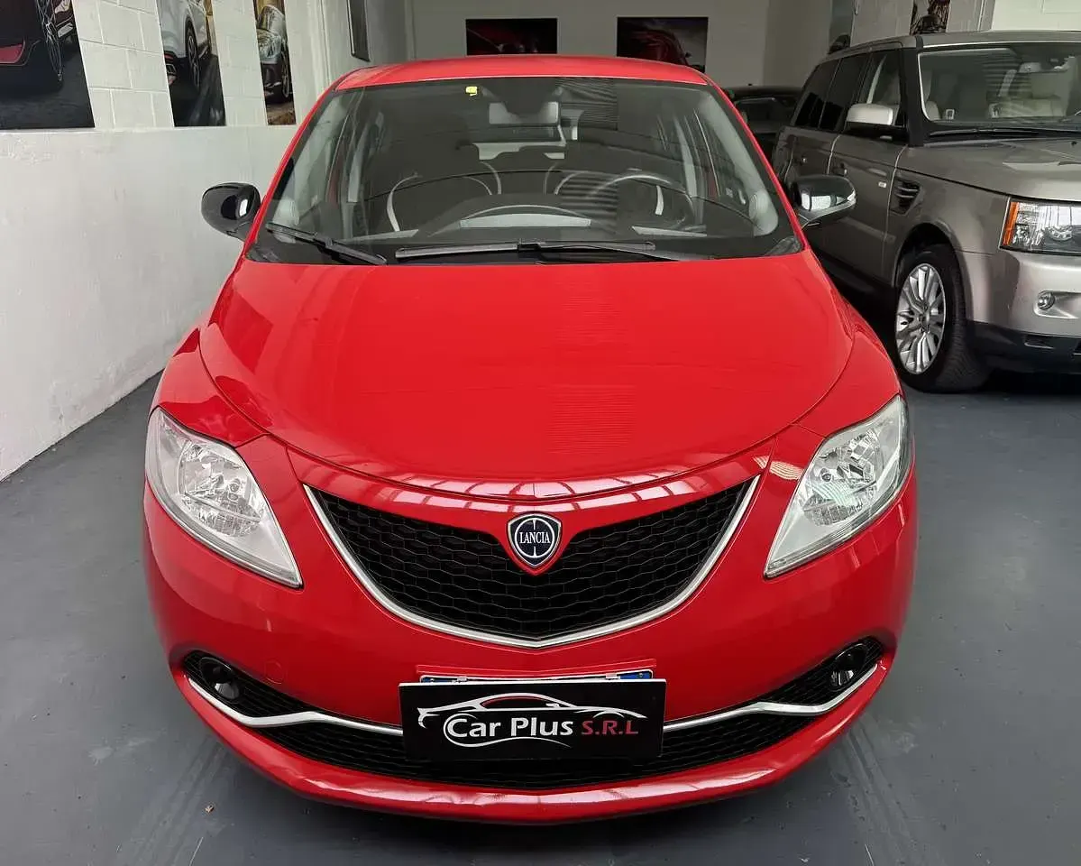 Usata Lancia Ypsilon Silver 69 CV (50 kW) 2017 Rosso Utilitaria