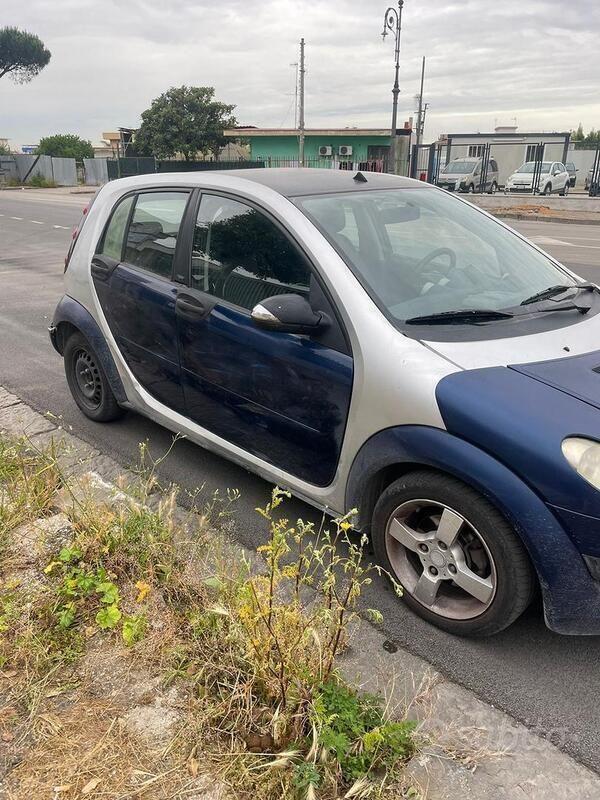 Usata Smart ForFour 2005 Blu Utilitaria