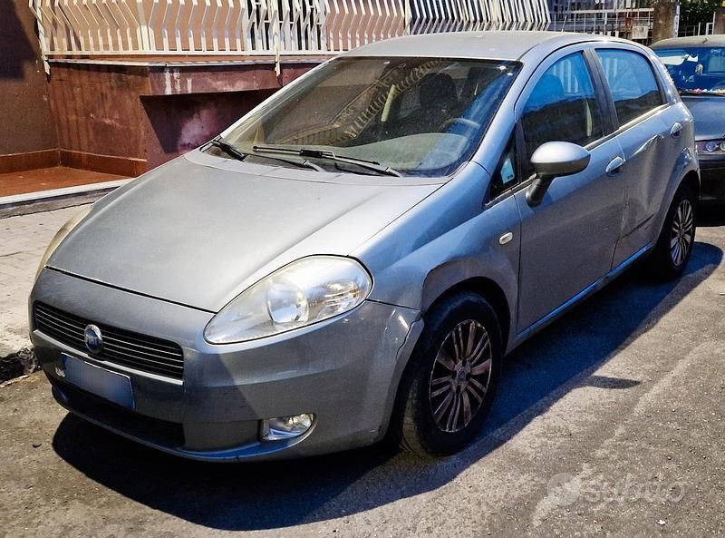 Grigio Usata 2006 Fiat Grande Punto Emotion Due volumi | 2600 € (Ottimo prezzo) - Immagine 1/4