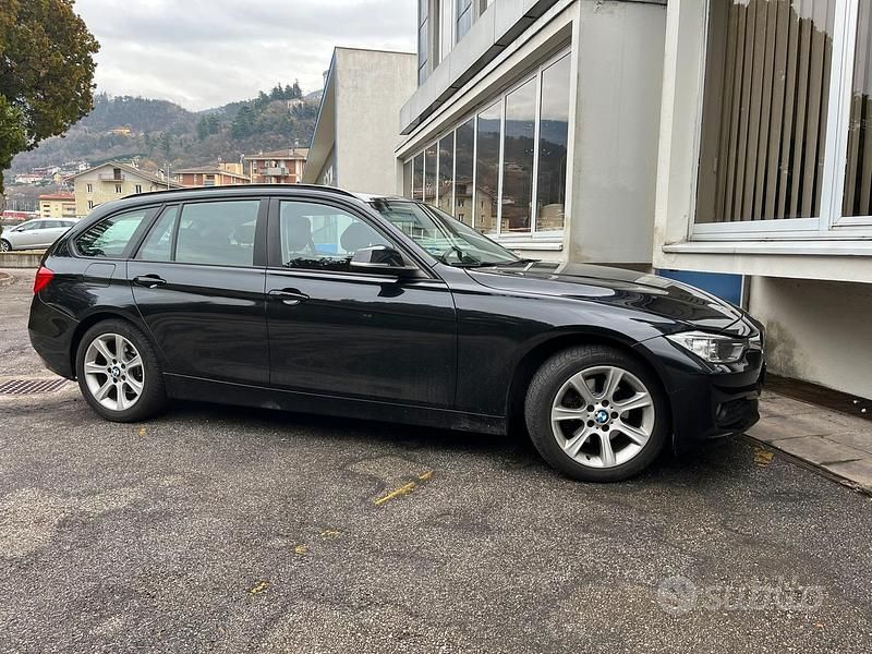 Nero Usata 2013 BMW 320 Station wagon | 9500 € (Ottimo prezzo) - Immagine 1/4