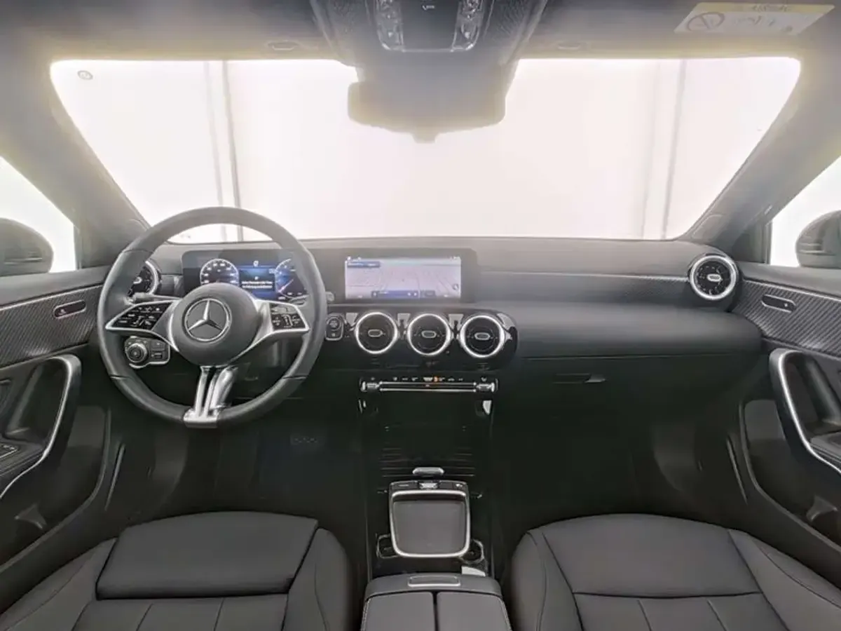 Occasion Mercedes A200 Advanced 163 ch (119 kW) 2025 Noir Berline