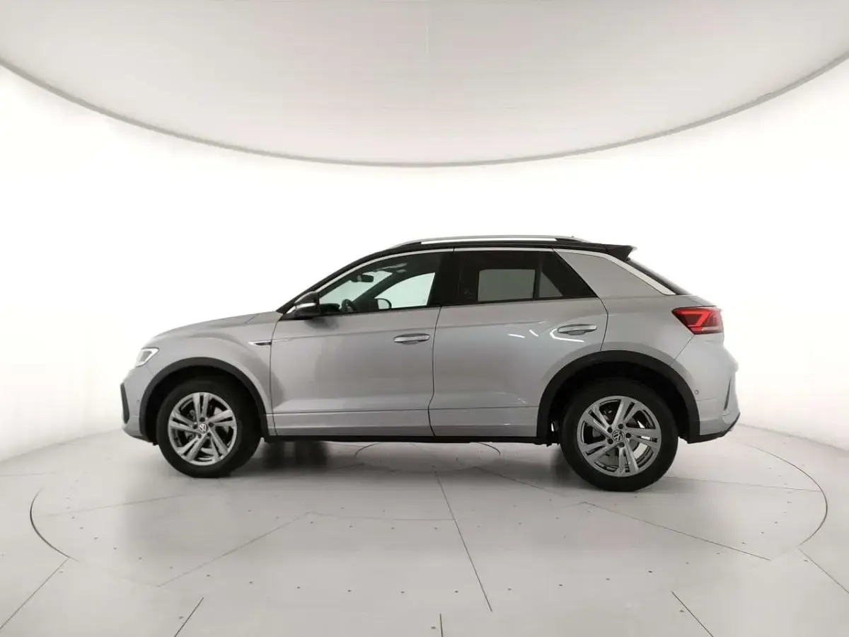 Usata VW T-Roc R-line 110 CV (80 kW) 2023 Pyrit silver metallizzato nero SUV