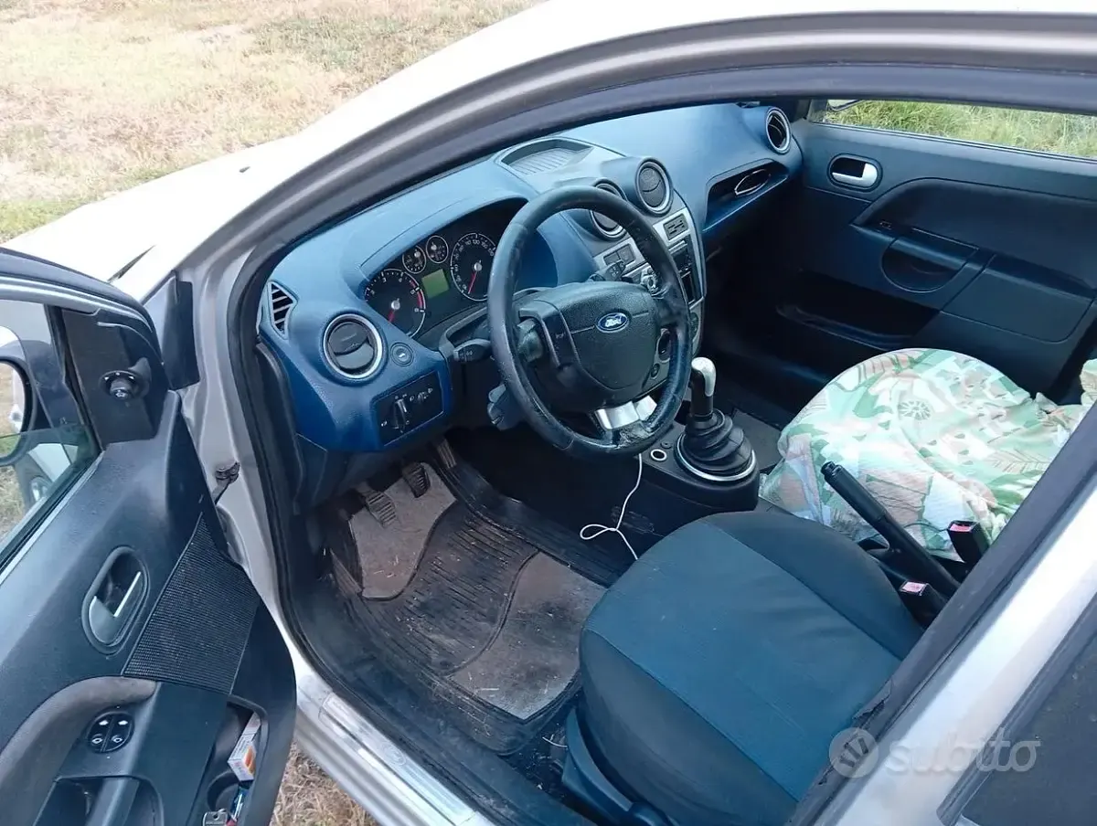 Usata Ford Fiesta 68 CV (50 kW) 2007 Bianco Utilitaria