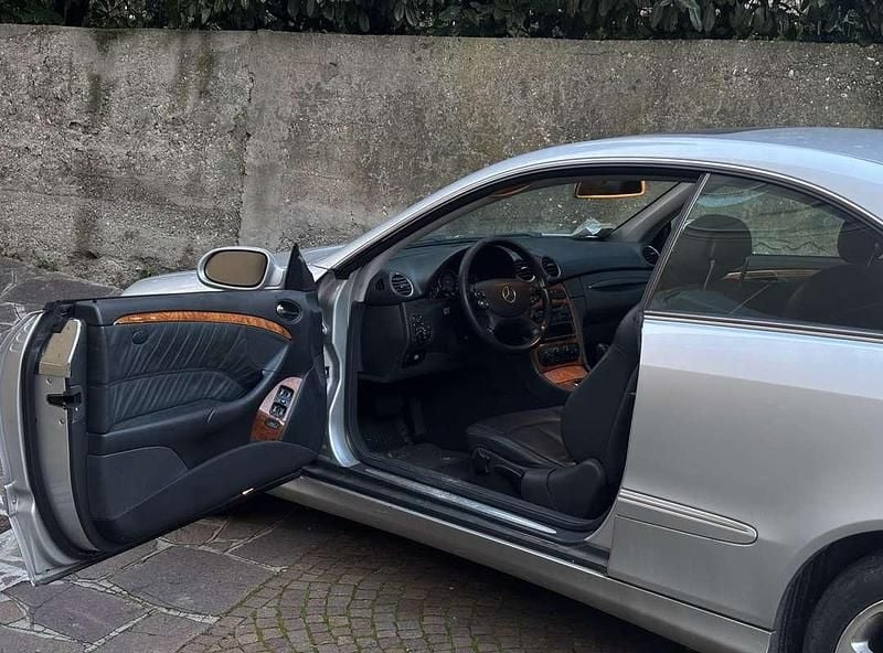 Usata Mercedes CLK320 Elegance 218 CV (160 kW) 2003 Argento Coupé