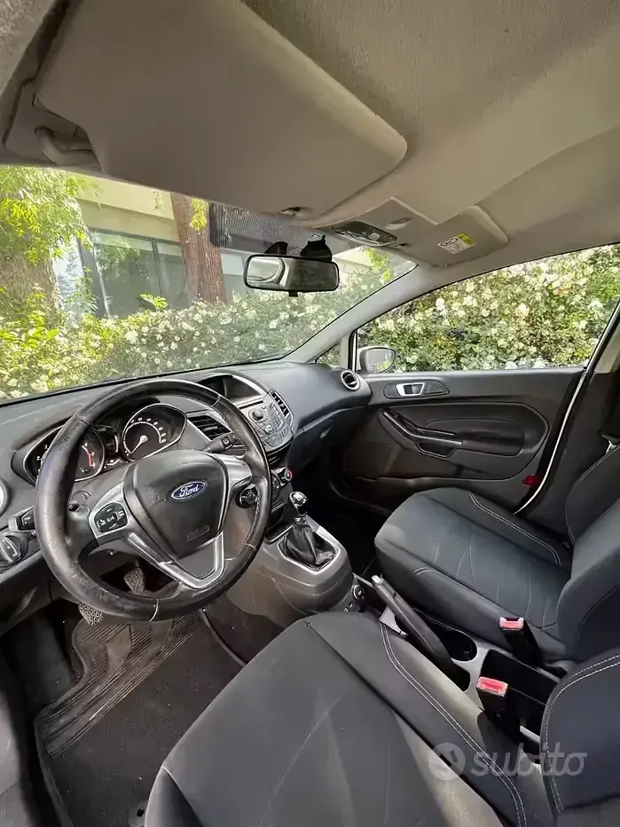 Usata Ford Fiesta 60 CV (44 kW) 2014 Bianco Utilitaria