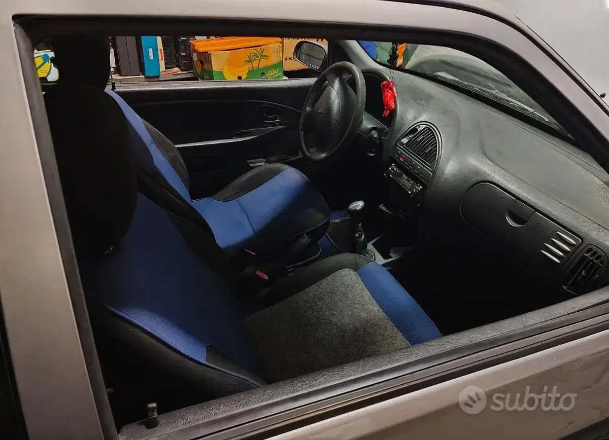 Usata Citroën Saxo 60 CV (44 kW) 2000 Grigio Utilitaria