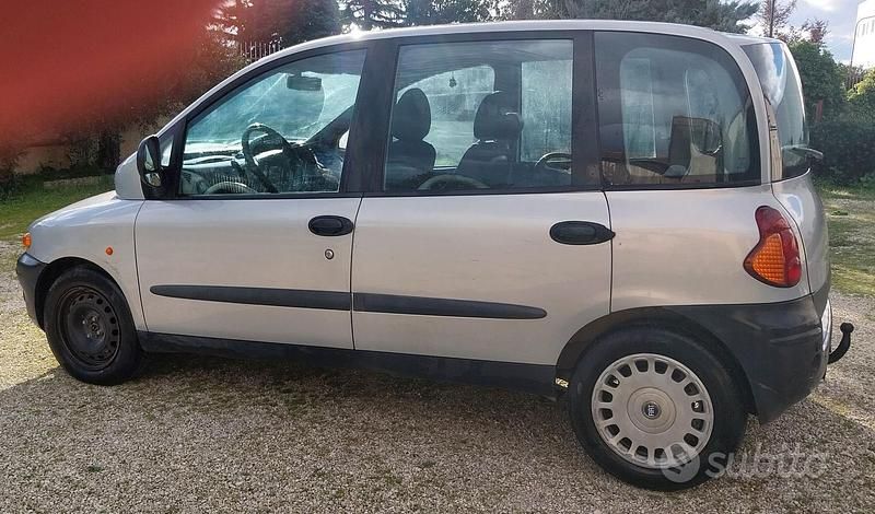 Usata Fiat Multipla 105 CV (77 kW) 2002 Grigio Monovolume