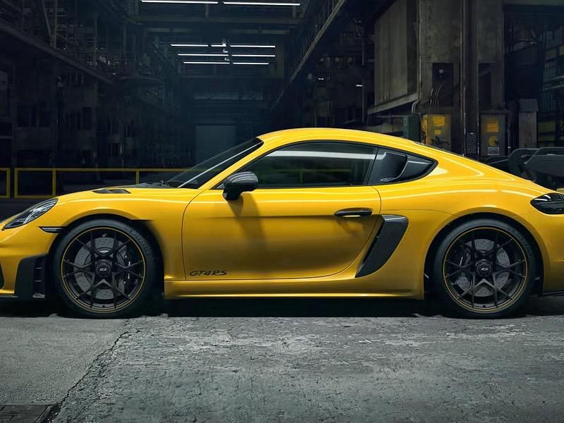 Nuova Porsche Cayman GT4 2026 Giallo racing Coupé