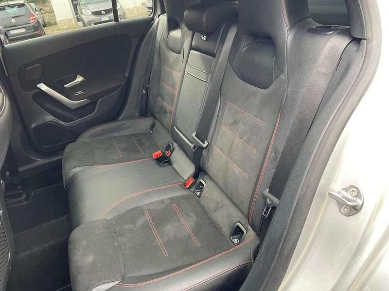 Usata Mercedes 180 137 CV (100 kW) 2019 Grigio chiaro Berlina