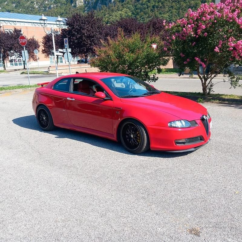 Rosso Usata 2005 Alfa Romeo GT Coupé | 7900 € (Molto cara) - Immagine 1/4