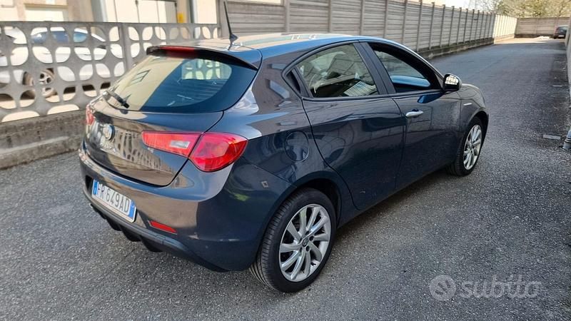Usata Alfa Romeo Giulietta 120 CV (88 kW) 2018 Grigio Berlina