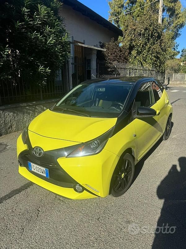 Usata Toyota Aygo 69 CV (50 kW) 2016 Giallo Utilitaria