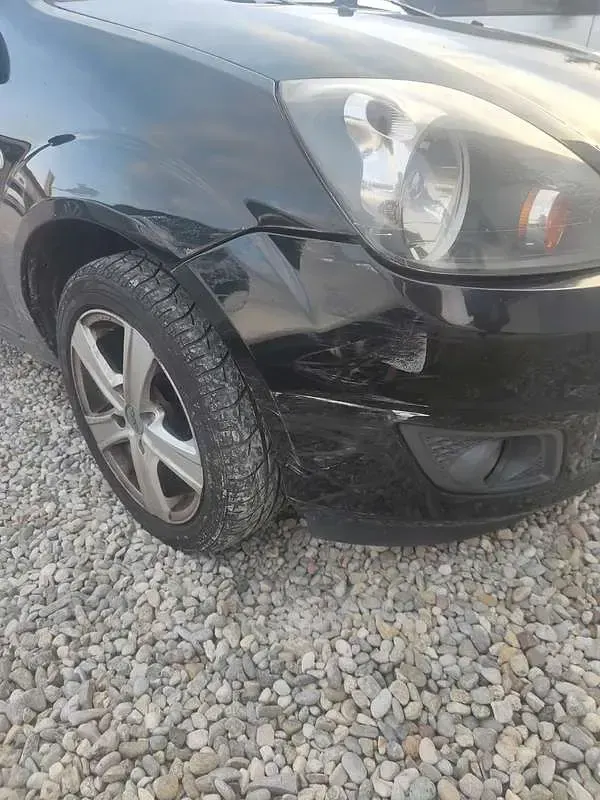 Usata Ford Fiesta Ghia 75 CV (55 kW) 2006 Utilitaria