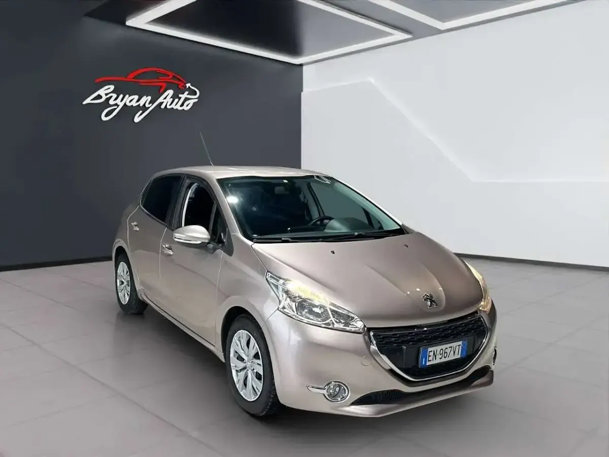 Usata Peugeot 208 Active 82 CV (60 kW) 2013 Other Utilitaria