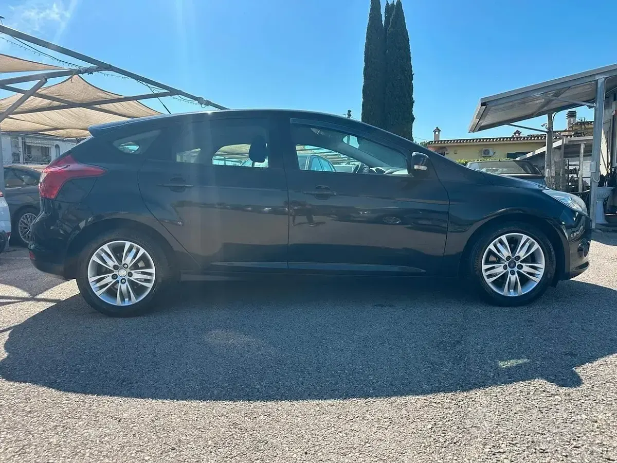 Usata Ford Focus 115 CV (84 kW) 2012 Nero Berlina