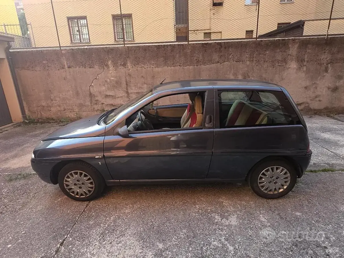 Usata Lancia Ypsilon 60 CV (44 kW) 2002 Utilitaria