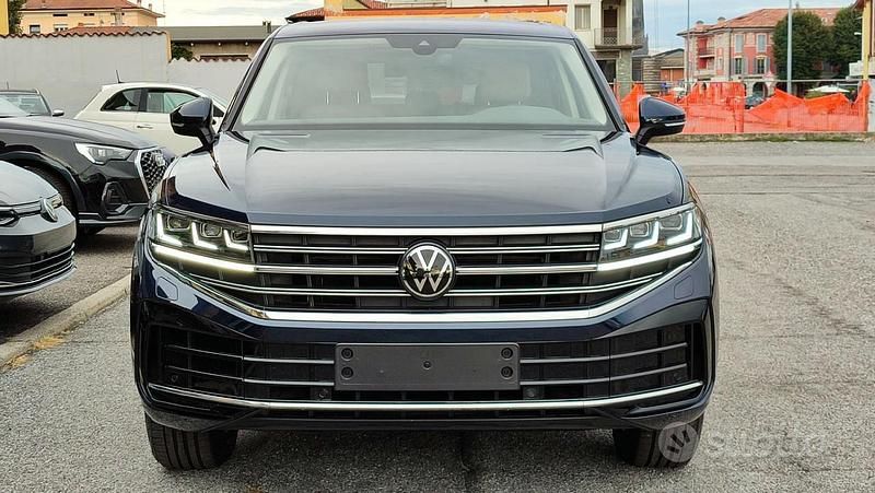 Usata VW Touareg Elegance 231 CV (169 kW) 2024 Blu SUV