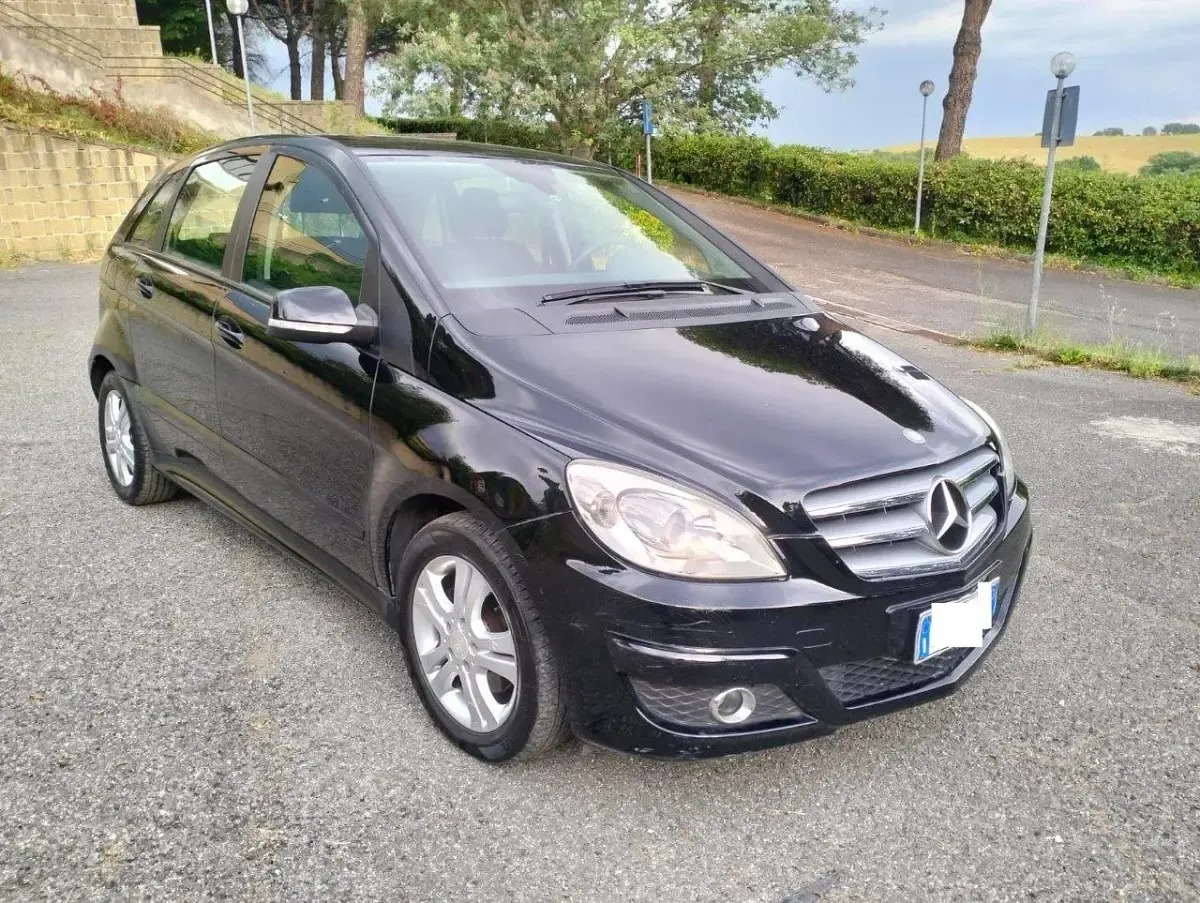 Usata Mercedes B180 Chrome 108 CV (79 kW) 2011 Viola Utilitaria