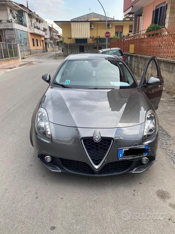 Grigio Usata 2015 Alfa Romeo Giulietta Due volumi | 7000 € (Ottimo prezzo) - Immagine 1/4