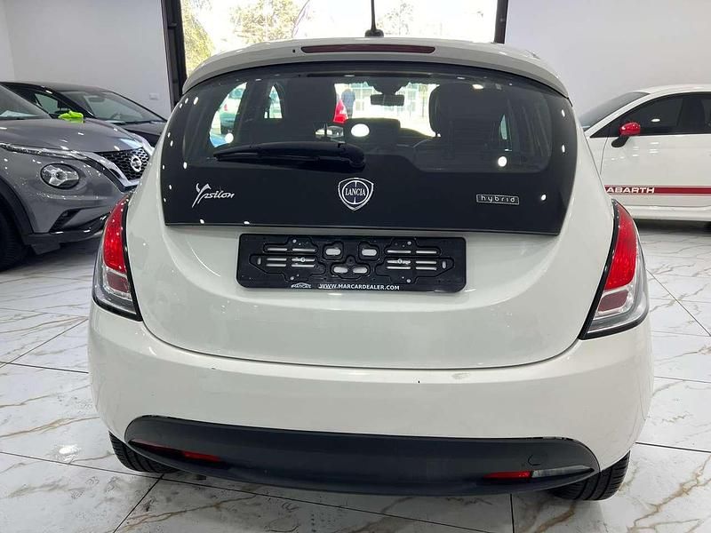 Usata Lancia Ypsilon Silver 69 CV (50 kW) 2022 Bianco Utilitaria