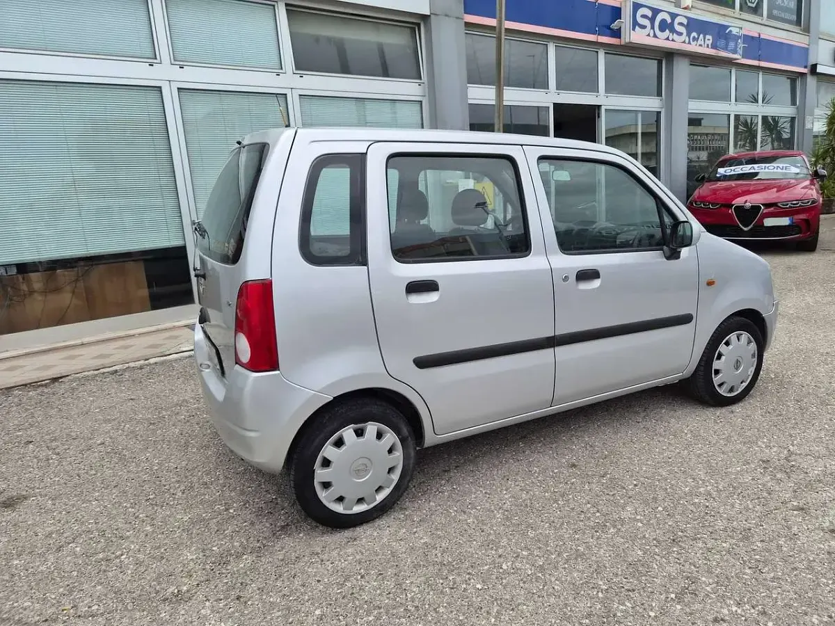 Usata Opel Agila Njoy 75 CV (55 kW) 2003 Argento Monovolume