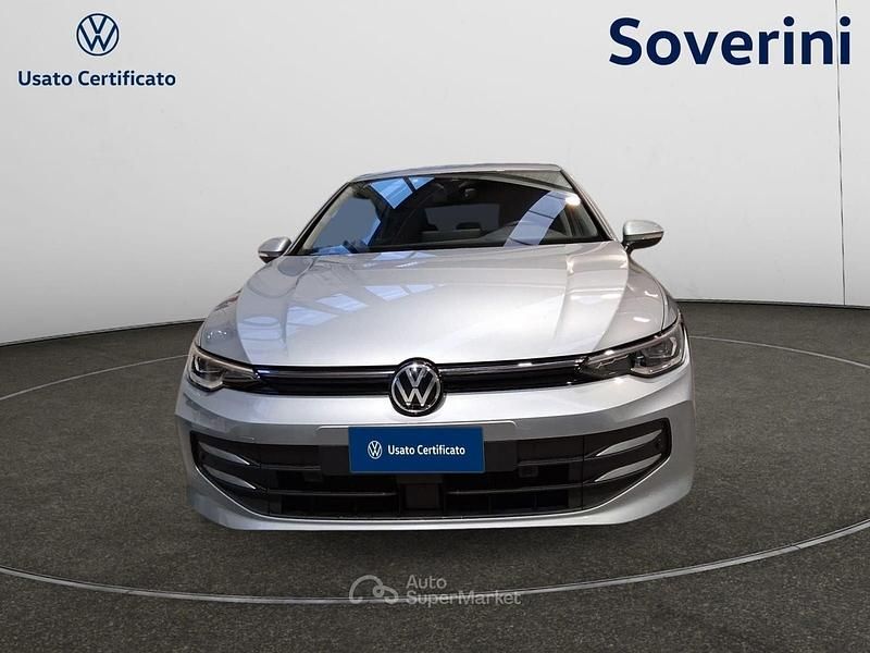 Usata VW Golf VIII Life 116 CV (85 kW) 2024 Argento Berlina