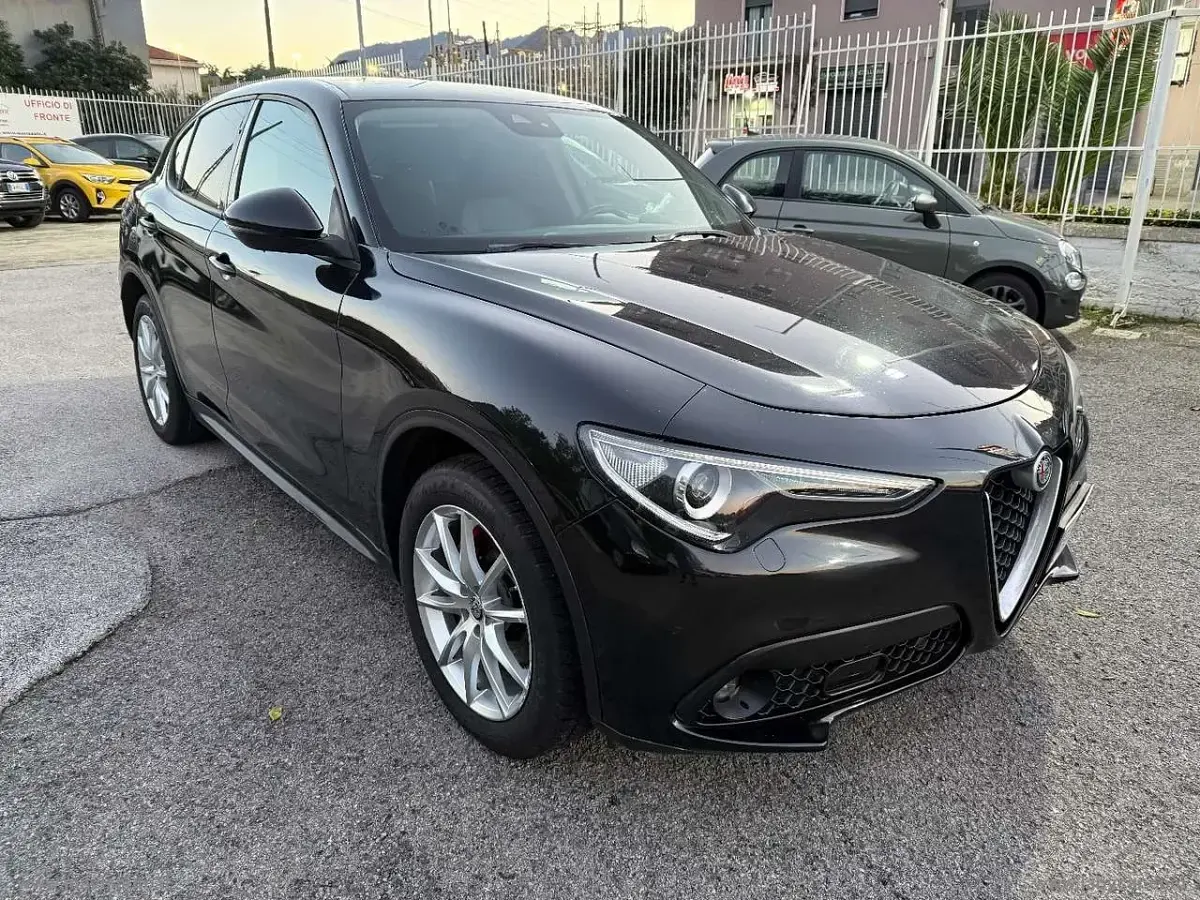 Usata Alfa Romeo Stelvio 209 CV (153 kW) 2017 Nero SUV