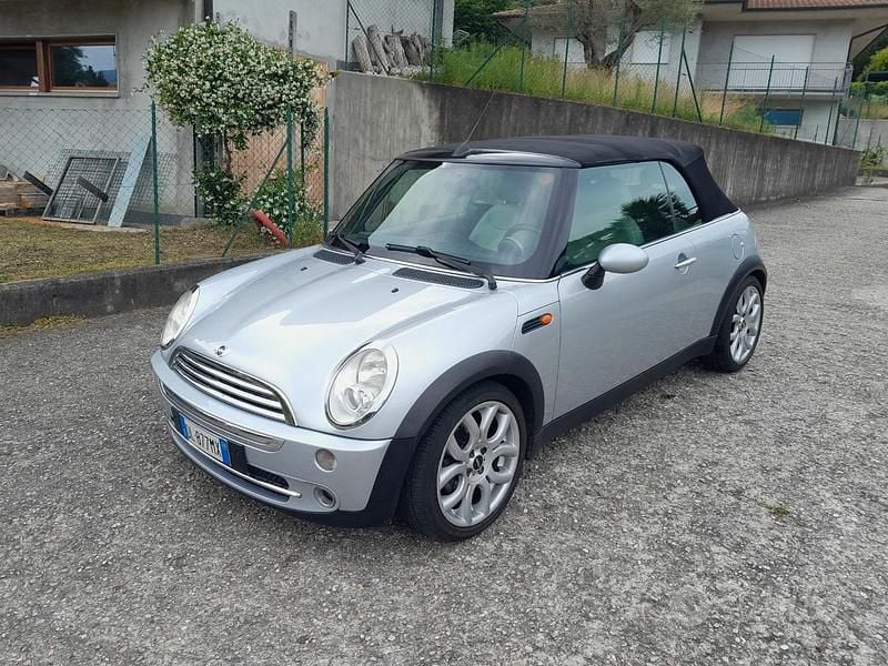 Usata Mini Cooper Cabriolet 116 CV (85 kW) 2005 Argento Cabrio