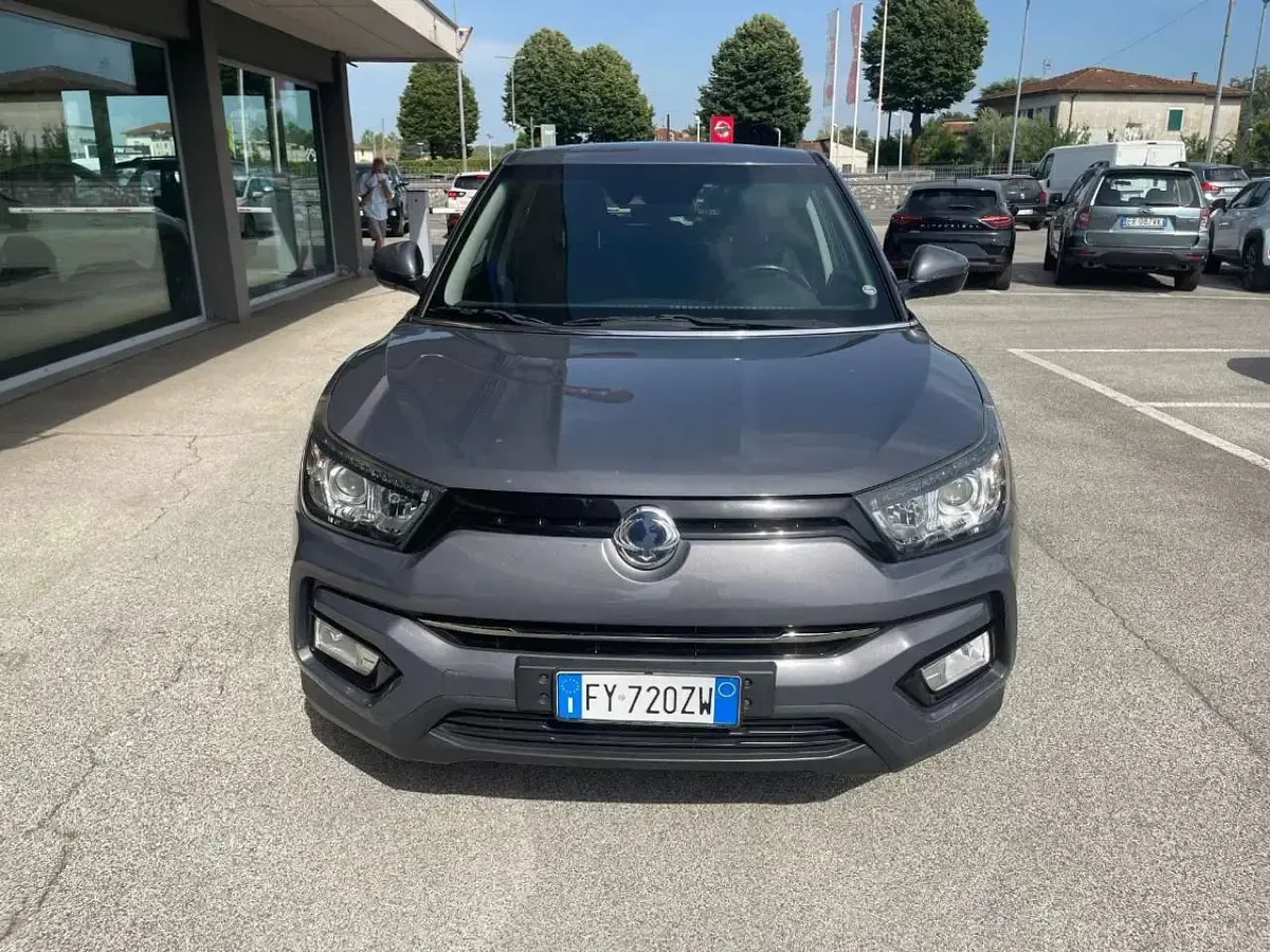 Usata SsangYong Tivoli 128 CV (94 kW) 2019 Grigio SUV