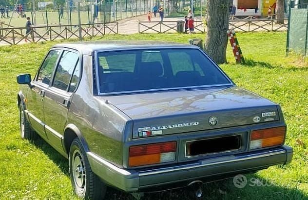 Usata Alfa Romeo Alfetta Quadrifoglio 130 CV (95 kW) 1984 Grigio Berlina