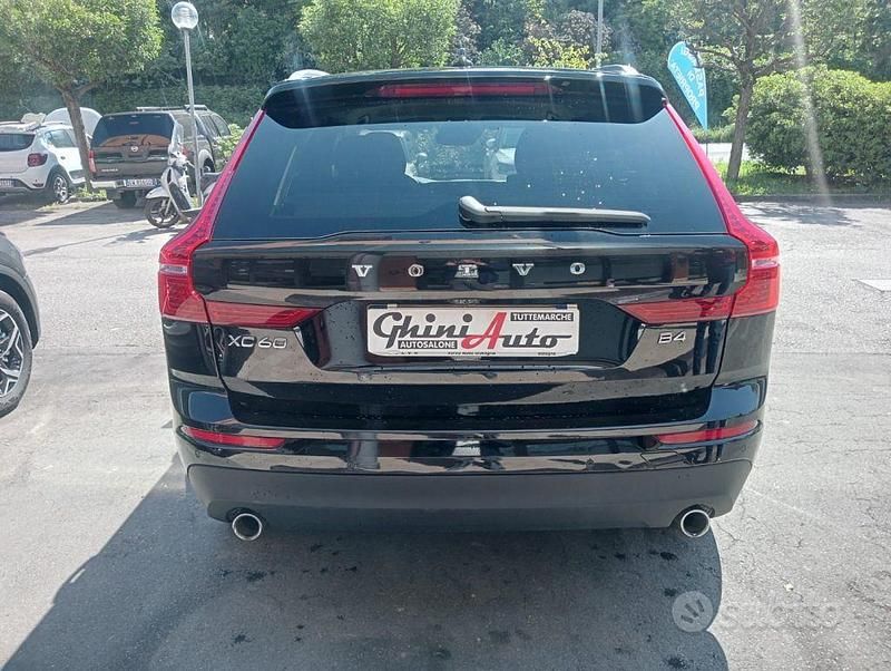 Usata Volvo XC60 Momentum 197 CV (144 kW) 2021 Nero SUV
